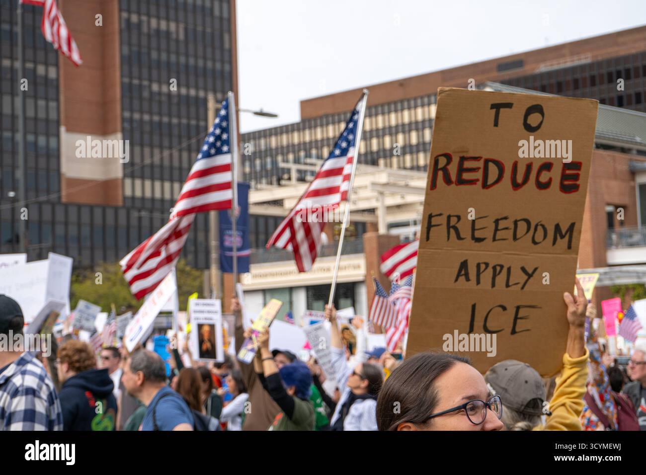 No Kings protestieren am 18. Oktober 2025 in Philadelphia, Pennsylvania, USA Stockfoto