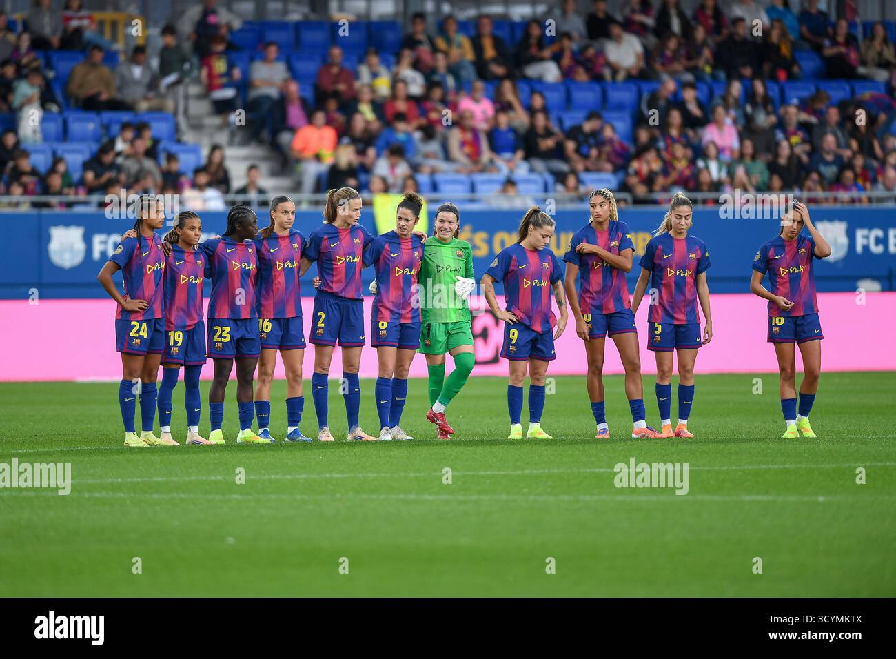 Barcelona, Esp. Oktober 2025. FC BARCELONA GEGEN GRANADA CF. 19. Oktober 2025 Spielerinnen des FC Barcelona vor dem Spiel zwischen dem FC Barcelona und Granada CF, das dem achten Tag der La Liga F Moeve im Johan Cruyff Stadium in Barcelona am 19. Oktober 2025 entspricht. Quelle: Rosdemora/Alamy Live News Stockfoto