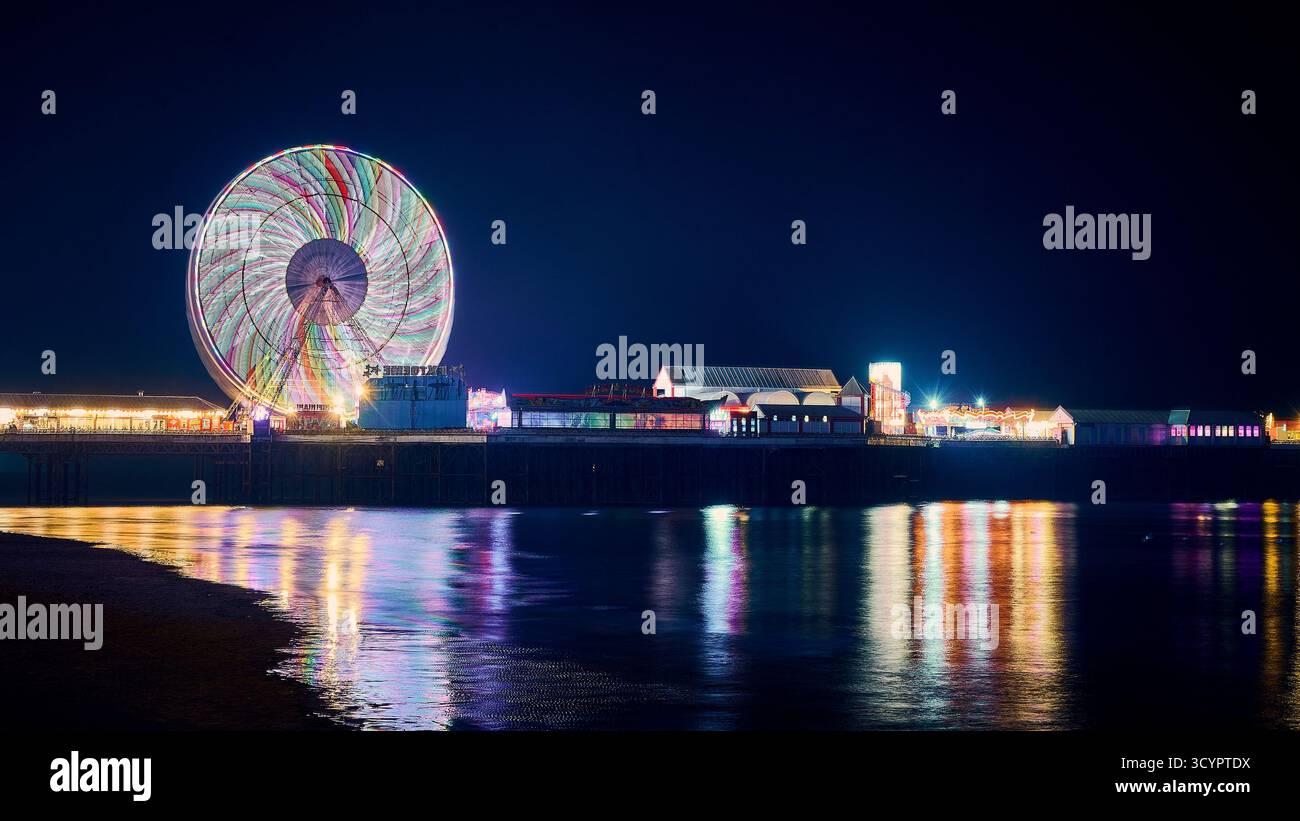Riesenrad am Central Pier bei Nacht, Blackpool, Großbritannien Stockfoto