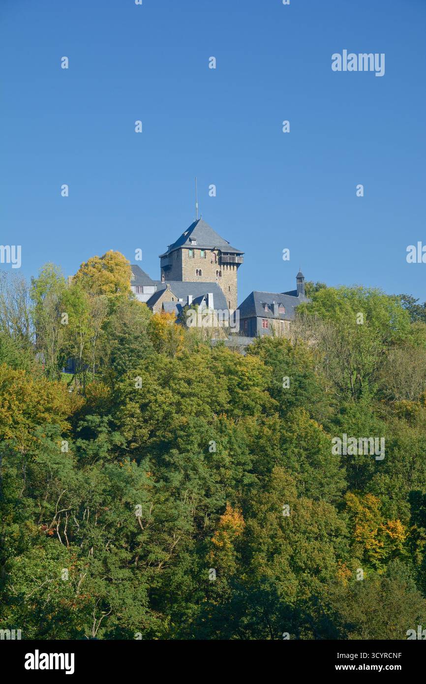 Blick auf die Burg, ein Wahrzeichen der Stadt Solingen, Bergisches Land, Nordrhein-Westfalen, Deutschland Stockfoto