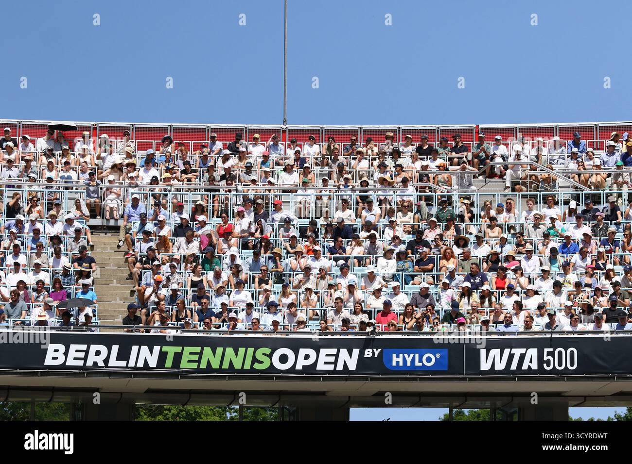 Berlin, Deutschland - 21. Juni 2025: Tribunes des Steffi Graf stadions des Rot Weiss Tennis Club in Berlin während der WTA 500 Berlin Tennis Open by HYLO Spiel Aryna SABALENKA gegen Marketa VONDROUSOVA (CZE) Stockfoto