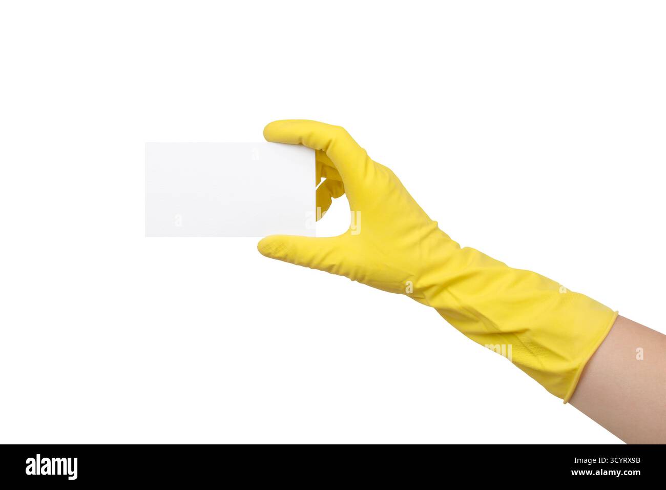Hand in gelbem Schutzhandschuh mit Visitenkarte isoliert auf weißem Hintergrund Stockfoto