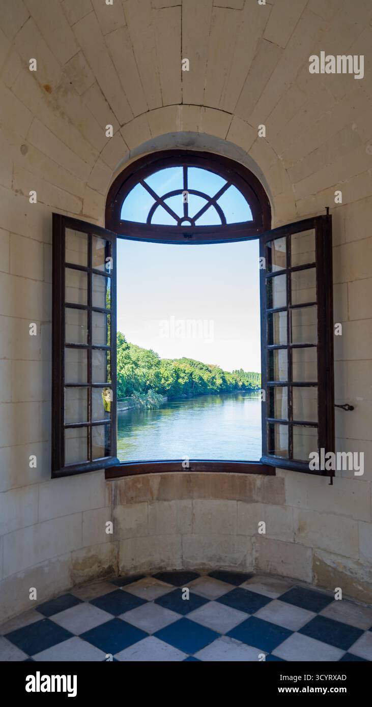 Fenster zum Fluss Loire bei Schloss Chenonceau in Frankreich Stockfoto