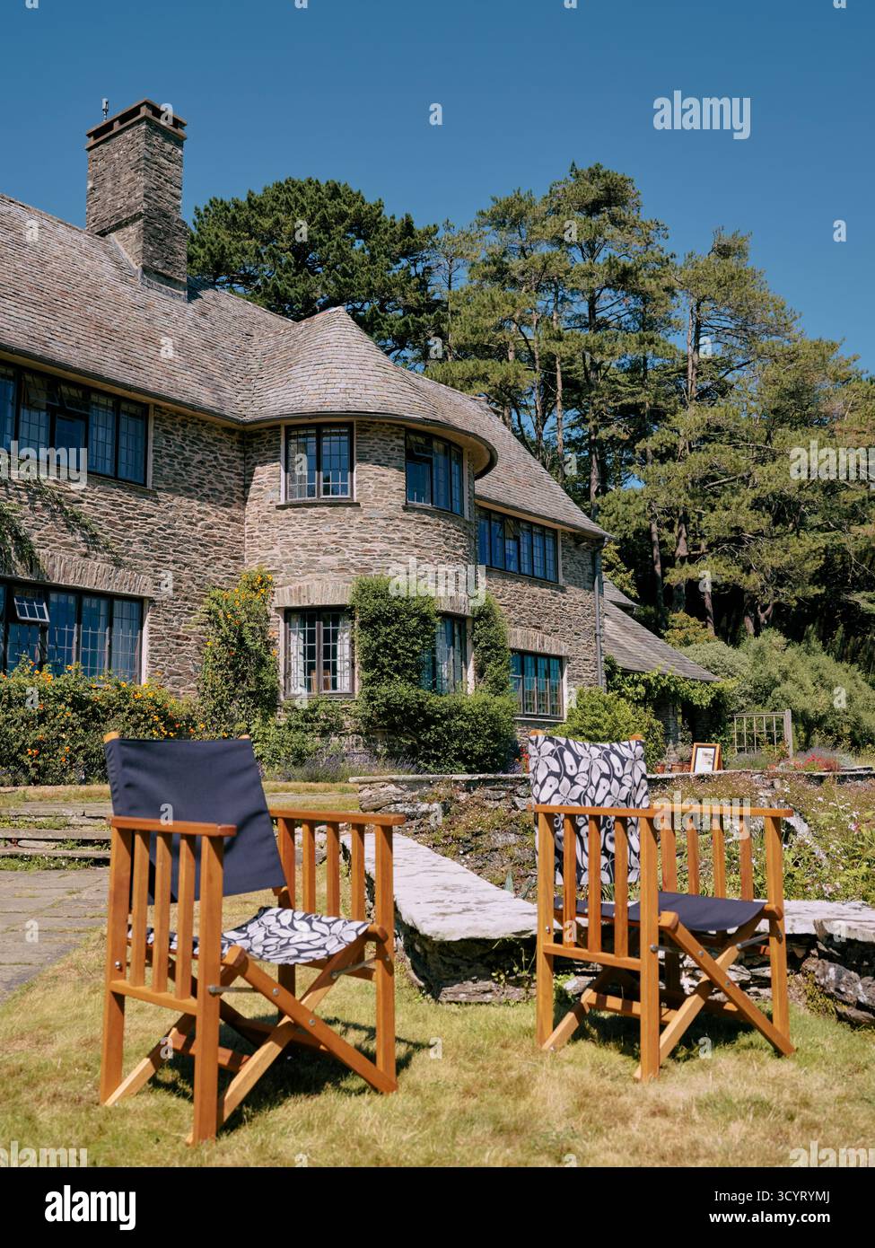 Coleton Fishacre ist ein Anwesen, das aus einem 24 Hektar großen Garten und einem Haus im Arts and Crafts Stil besteht, in der Nähe von Kingswear in Devon, England.UK Stockfoto