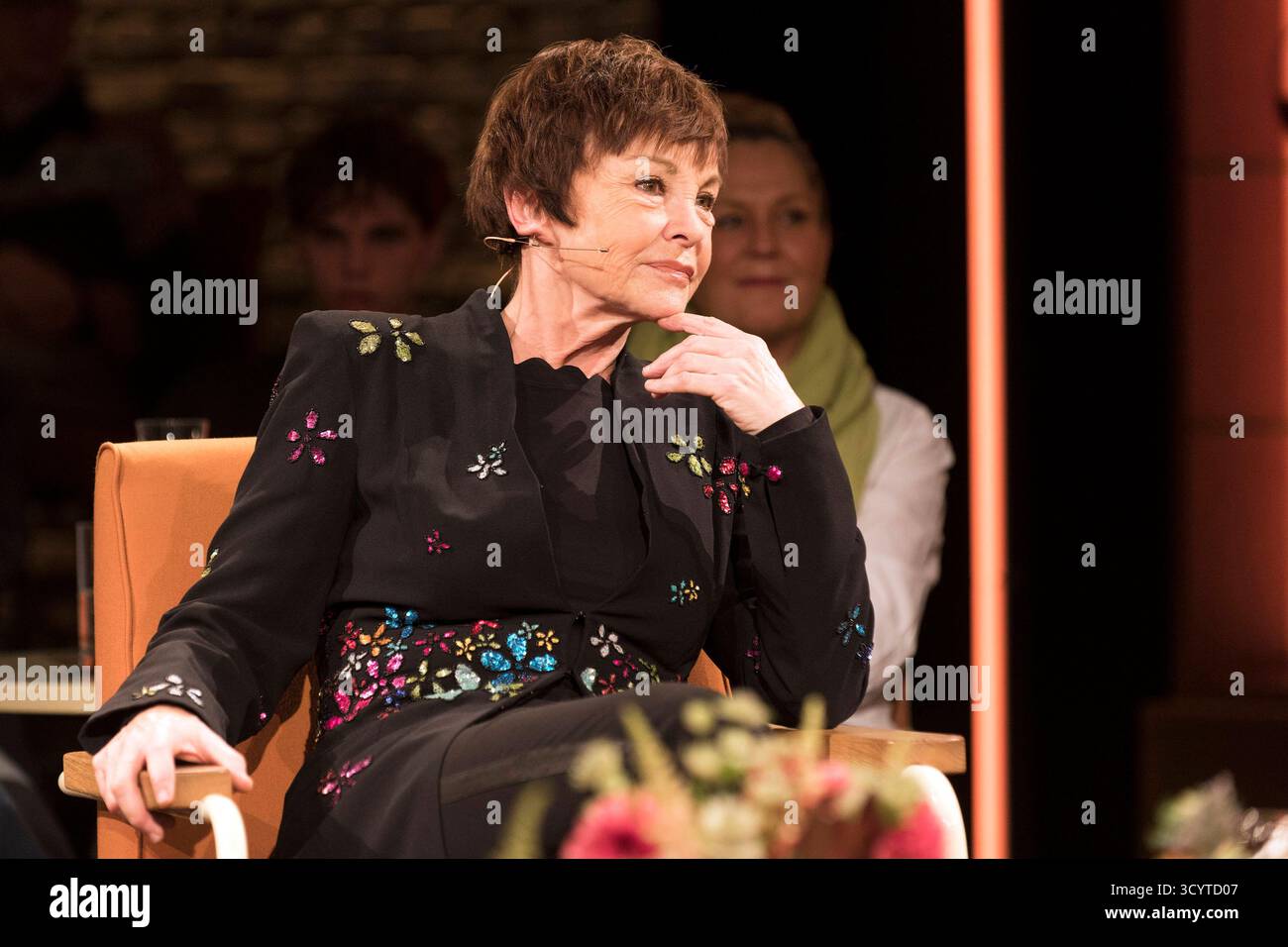 Katrin Sass im Bild: Katrin Sass - Schauspielerin. DEU, Bremen, Radio Bremen, 3nach9, Live-Aufzeichnung vom 17.10.2025. *** Katrin Sass im Bild Katrin Sass Schauspielerin DEU, Bremen, Radio Bremen, 3nach9, Live-Aufnahme vom 17 10 2025 Stockfoto