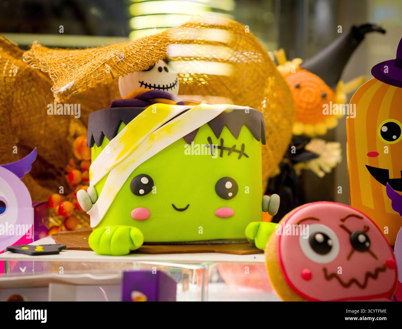 Niedliche Kuchenpräsentation Mit Halloween-Thema Stockfoto