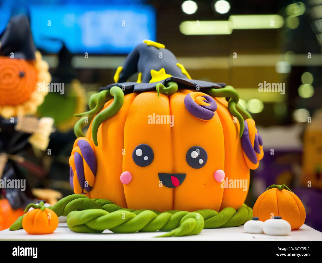 Niedliche Kuchenpräsentation Mit Halloween-Thema Stockfoto