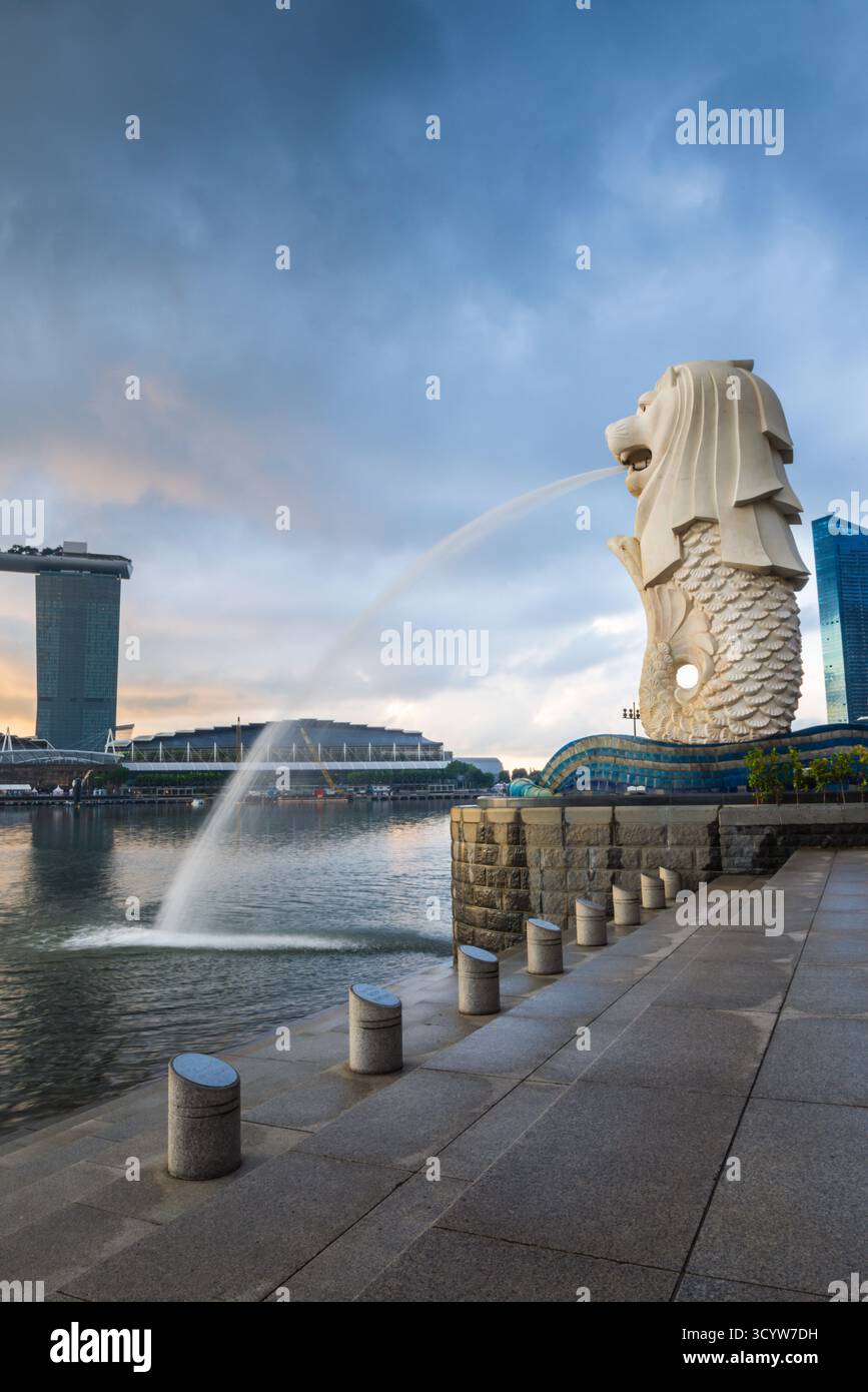 Singapur - 19. Oktober 2018: Das Marina Bay Resort ist eines der teuersten eigenständigen Casinoanlagen der Welt. Stockfoto