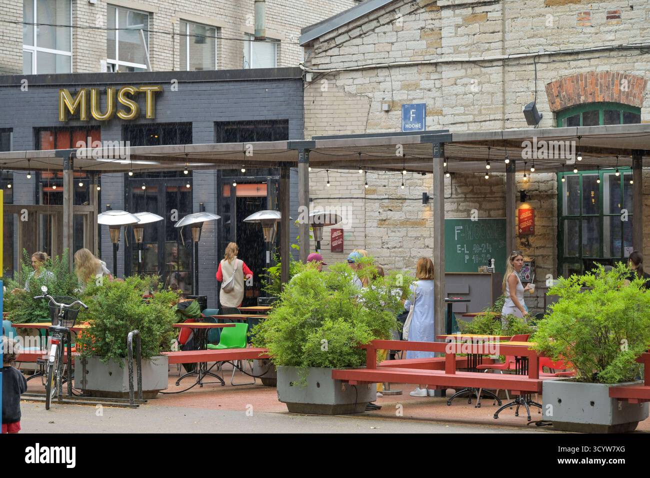 Must saal, Restaurant, Kreativcampus Telliskivi, Kalamaja, Tallinn, Estland *** Must saal, Restaurant, kreativer Campus Telliskivi, Kalamaja, Tallinn, Stockfoto