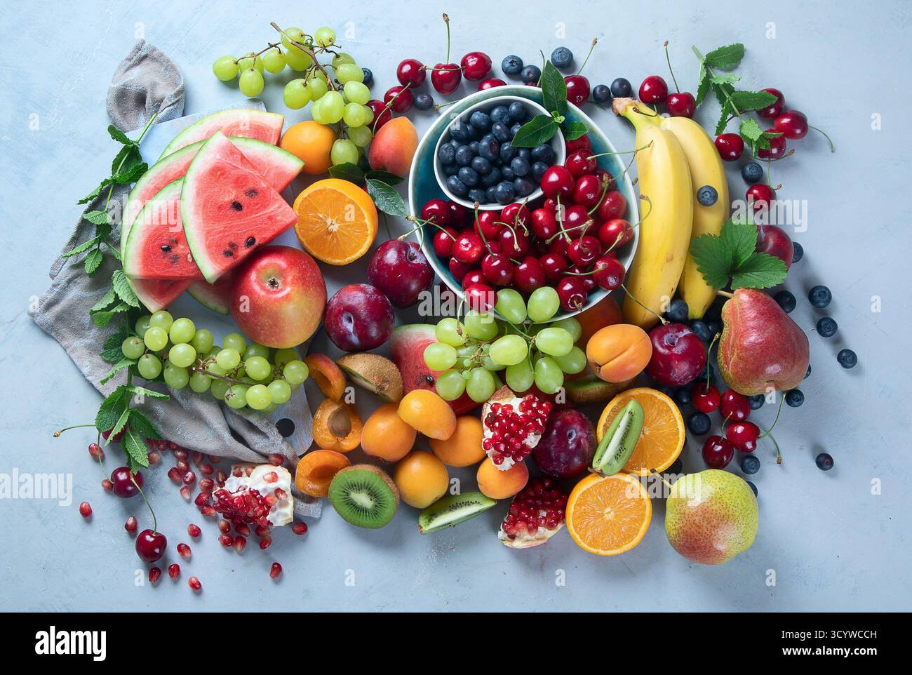 Auswahl An Frischem, Farbenfrohem Obst Stockfoto