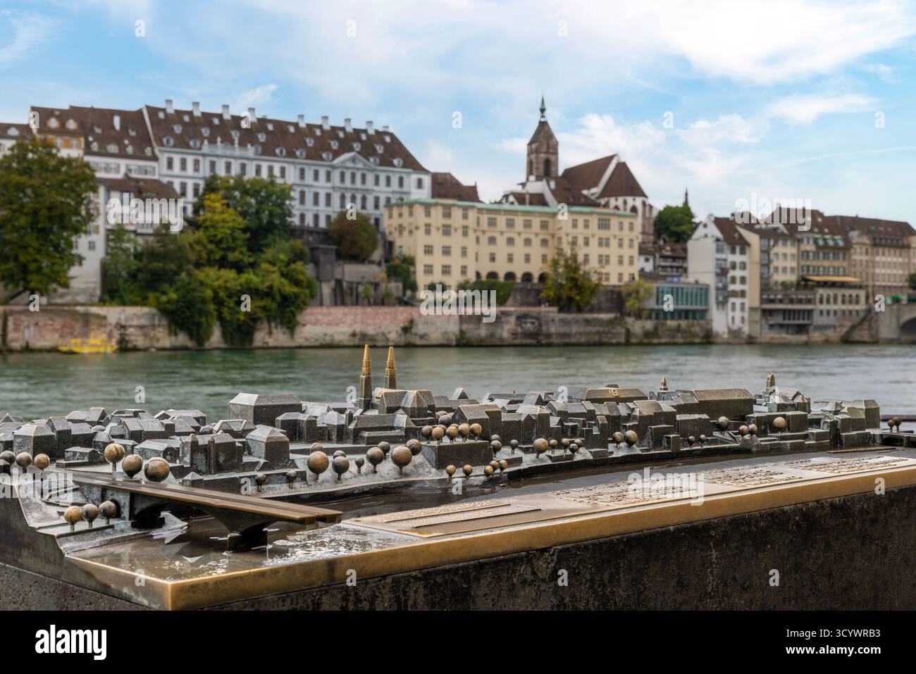 Das bronzene Stadtmodell an der Rheinpromenade in Basel, Kanton Basel-Stadt, bietet eine haptische Stadtkarte Stockfoto