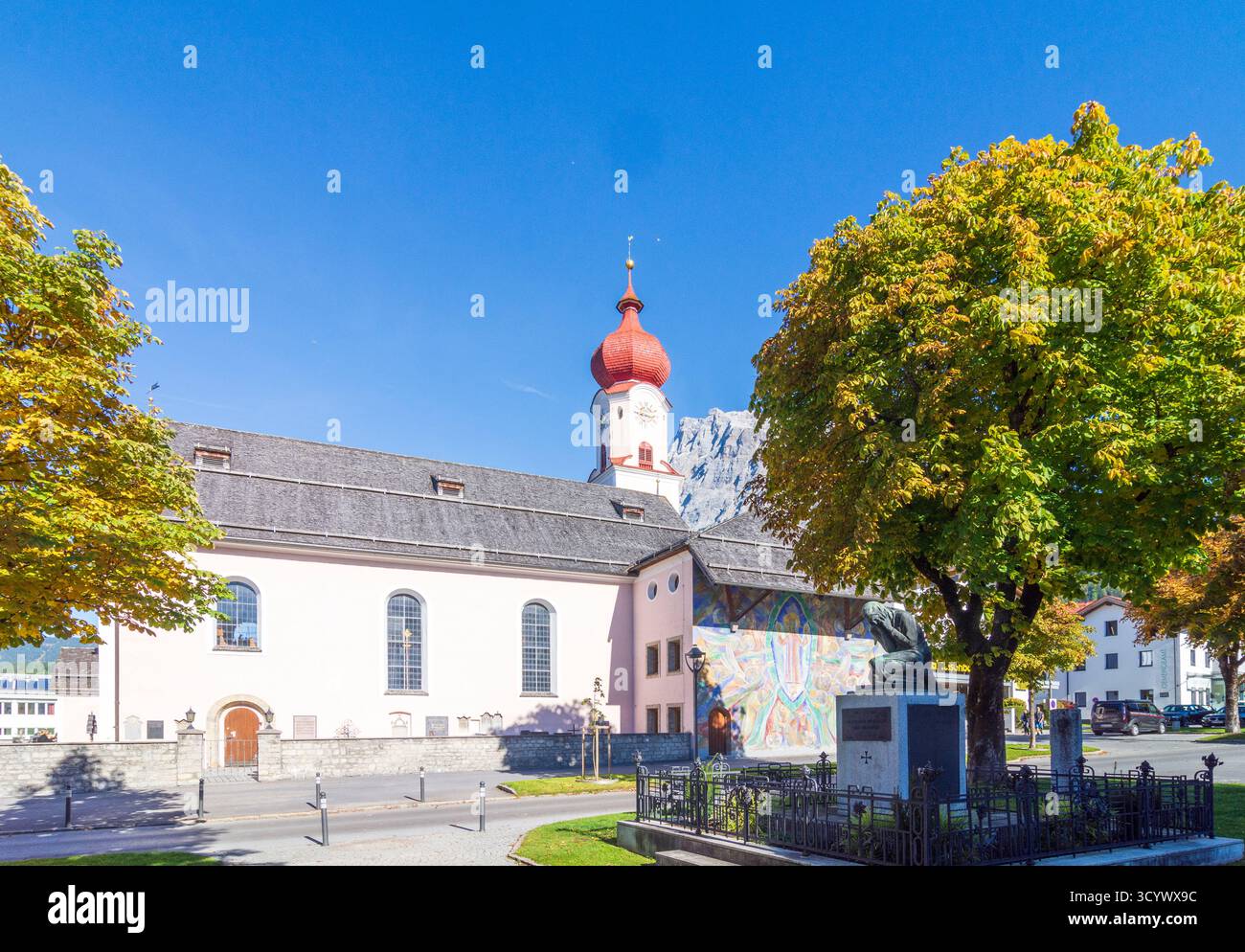 Ehrwald: Kirche Ehrwald in der Tiroler Zugspitz Arena, Tirol, Tirol, Österreich Stockfoto