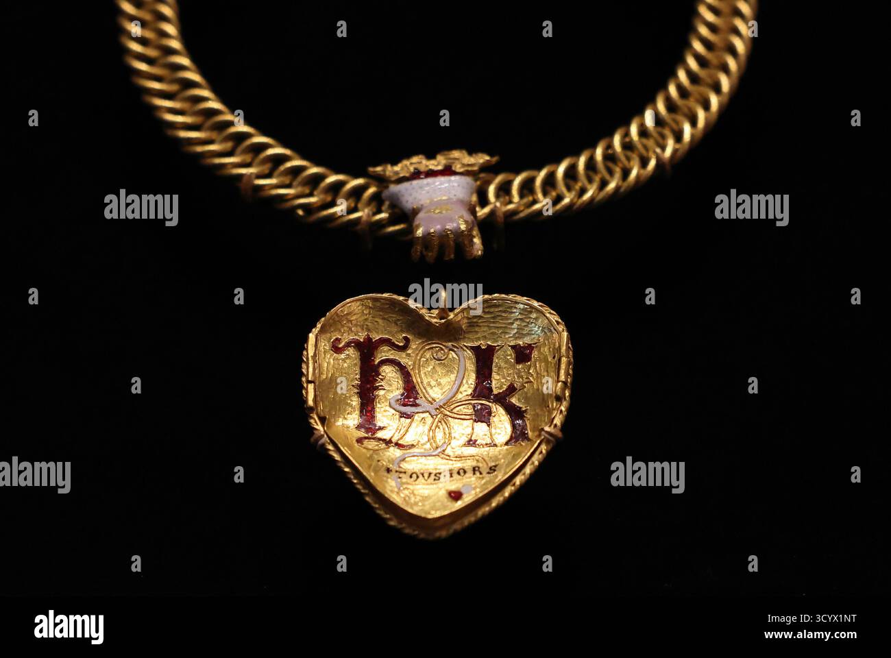 Der Tudor Heart, ein spektakulärer Goldanhänger, der 2019 von einem Metalldetektor in Warwickshire entdeckt wurde, wurde im British Museum ausgestellt, als sie eine große Spendenaktion starteten, um ihn dauerhaft für die Nation zu gewinnen. Stockfoto