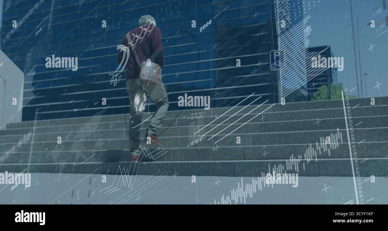 Die Treppe vor der Glasfassade hinaufsteigen, ein afroamerikanischer Mann mit Ledertasche mit Überzügen Stockfoto