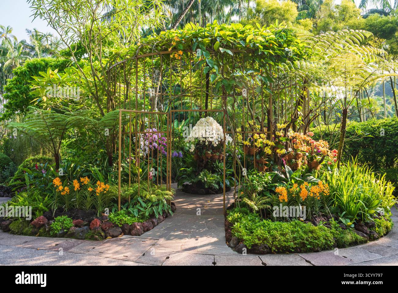 Singapur - 20. Oktober 2018: Orchideenausstellung im Botanischen Garten von Singapur, einem UNESCO-Weltkulturerbe. Stockfoto