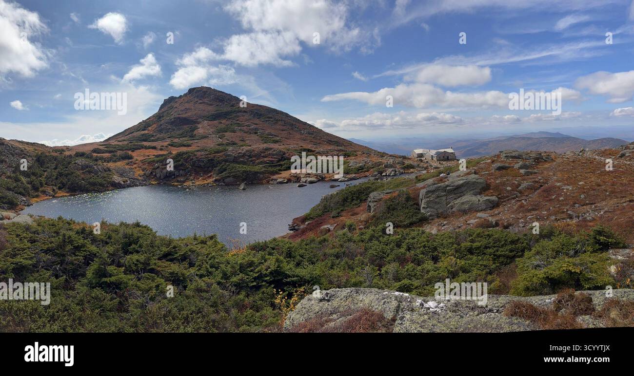 Lake of Clouds mit der Hütte im Hintergrund, Mont Washington in New Hampshire, USA Stockfoto