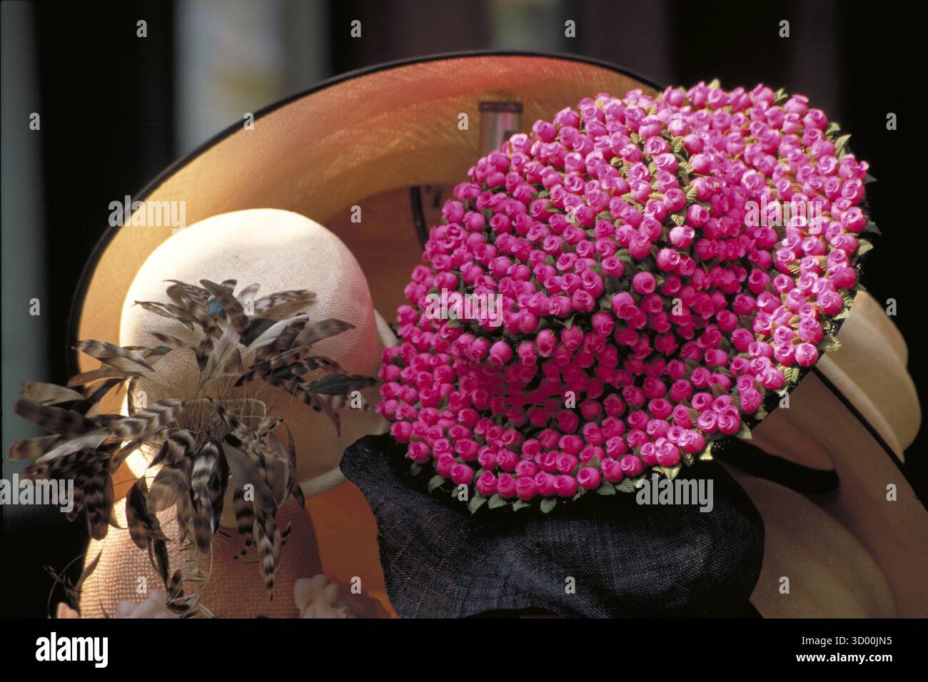 Hüte in einem Schaufenster, New York City, USA Stockfoto