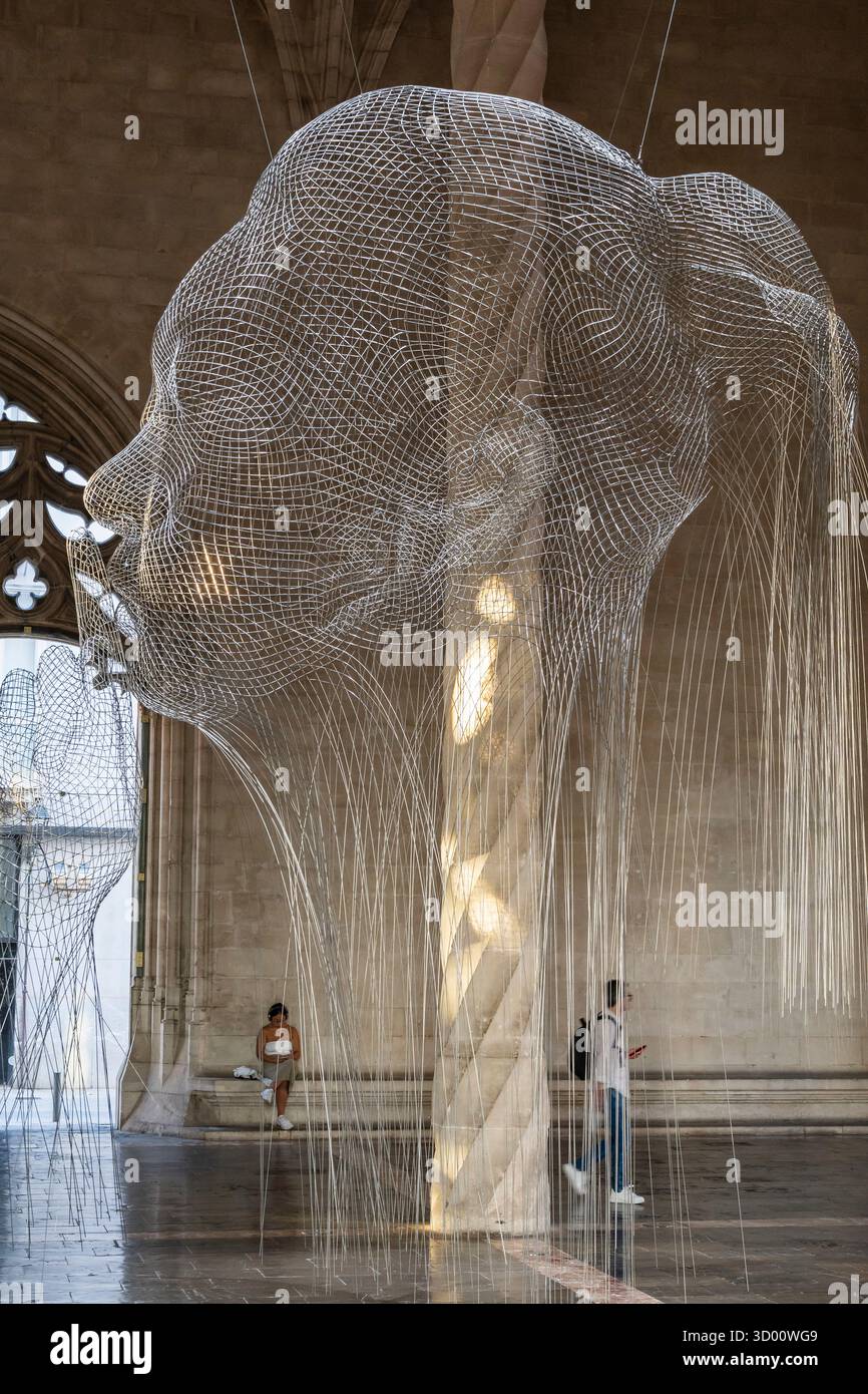 Werk des katalanischen Künstlers Jaume Plensa im gotischen Gebäude von La Lonja, Palma, Mallorca, Balearen, Spanien Stockfoto