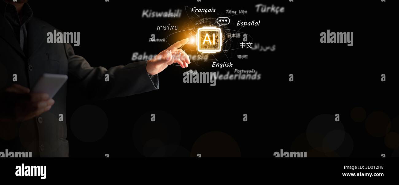 KI-Übersetzungskonzept. Ein Mann, der ein Smartphone benutzt und ein virtuelles Hologramm von Weltsprachen berührt. Künstliche Intelligenz, digitale Transformation und Stockfoto