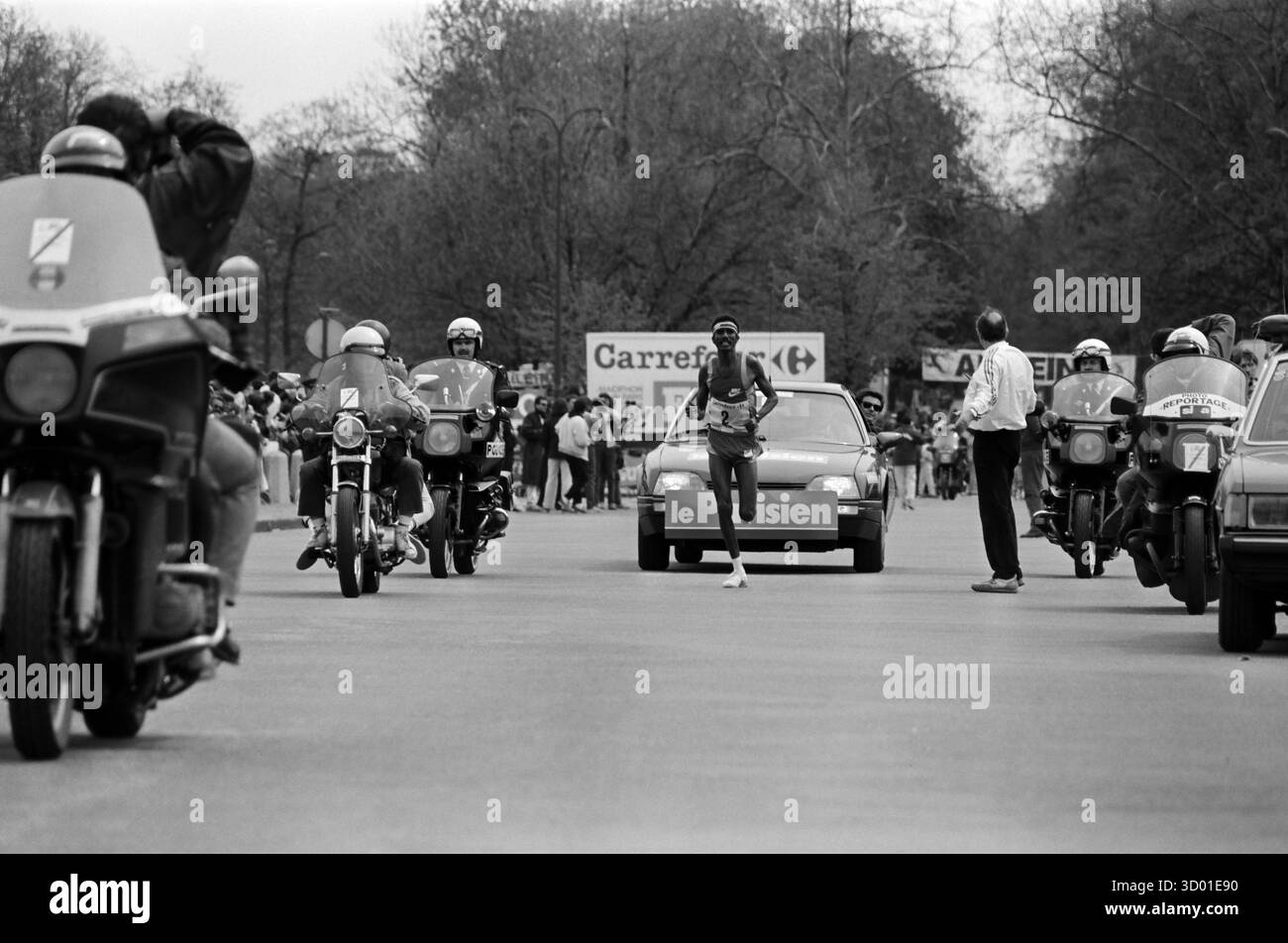 Ahmed Salah, Gewinner des Paris-Marathons, 4. Mai 1986. Der Kurs fand zwischen Place de la Concorde und Château de Vincennes statt. Stockfoto