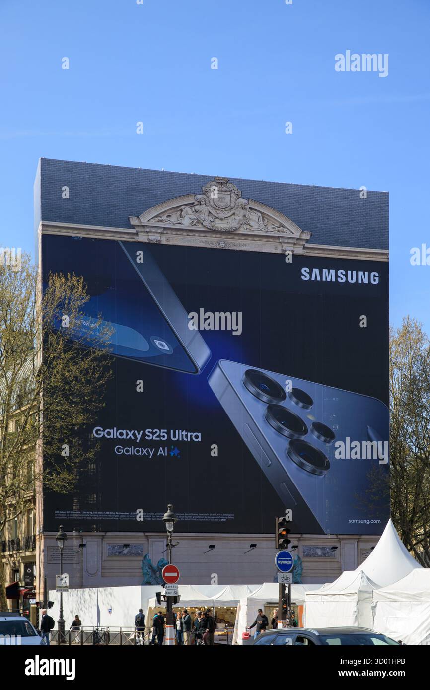 Frankreich, Region Ile de France, Paris 6. Arrondissement, Place Saint-Michel, die Fontaine Saint-Michel wird restauriert, Schutzplane für Werbung Stockfoto