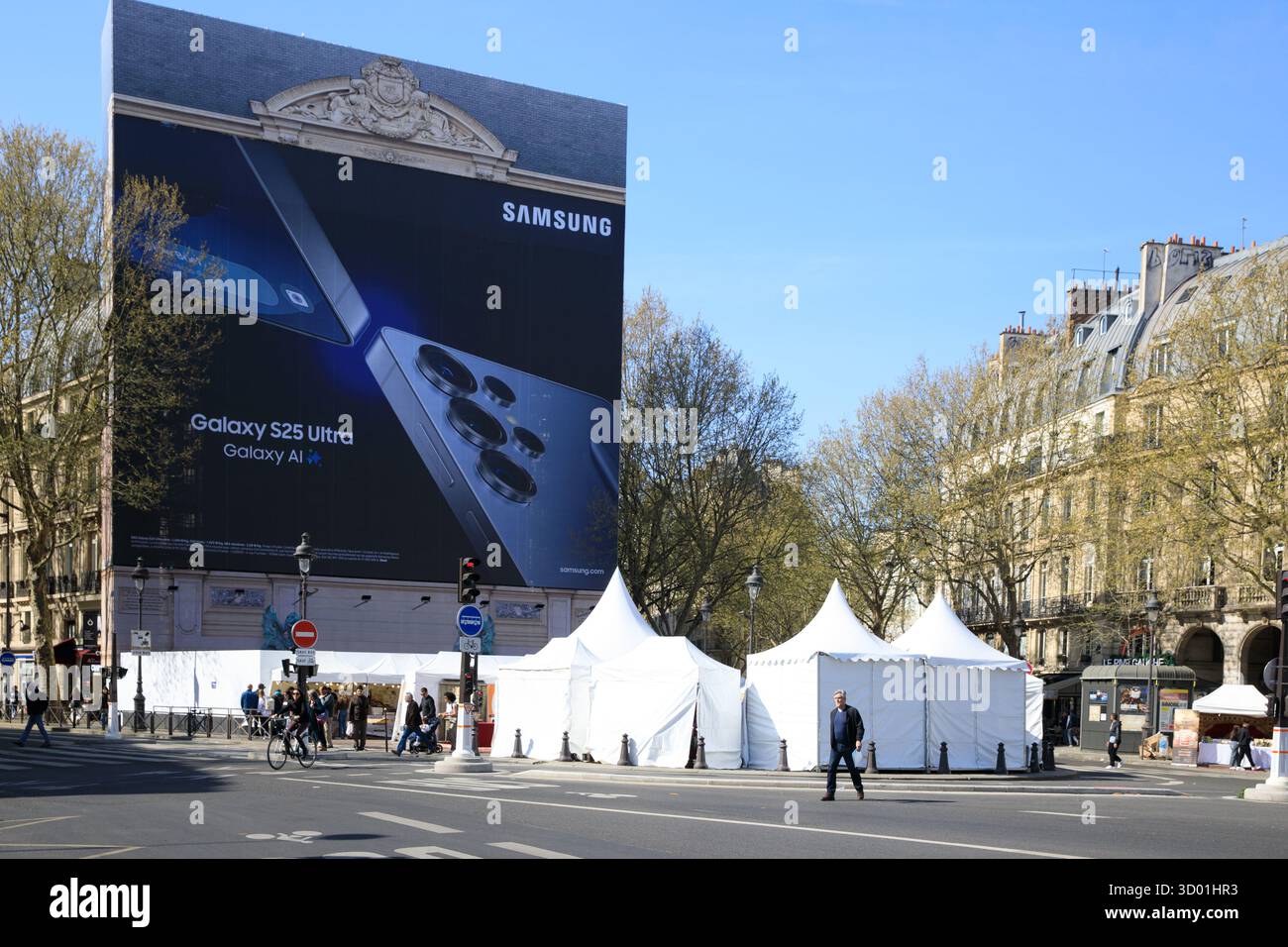 Frankreich, Region Ile de France, Paris 6. Arrondissement, Place Saint-Michel, die Fontaine Saint-Michel wird restauriert, Schutzplane für Werbung Stockfoto
