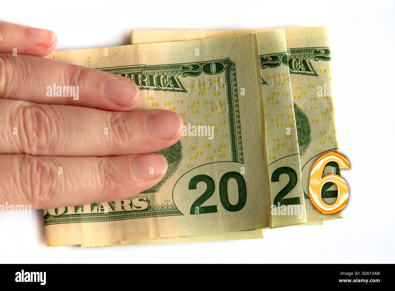 2026 geschrieben mit Dollars Banknoten in einer Hand isoliert auf weißem Hintergrund, Neujahrsgeld Budget und Finanzkonzept Stockfoto