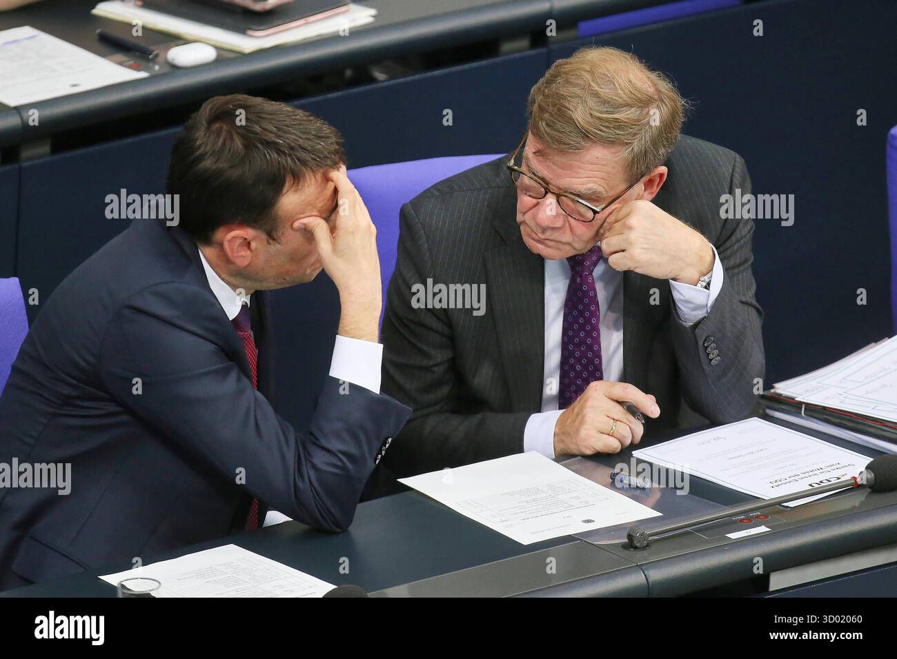 Berlin, Deutschland, 15.10.2025: Deutscher Bundestag: 33. Bundestagssitzung: Nils Schmid SPD und Bundesminister des Auswärtigen Johann Wadephul CDU *** Berlin, 15 10 2025 Deutscher Bundestag 33 Bundestagssitzung Nils Schmid SPD und Bundesminister des Auswärtigen Johann Wadephul CDU Copyright: XdtsxNachrichtenagenturx dts 88242 Stockfoto