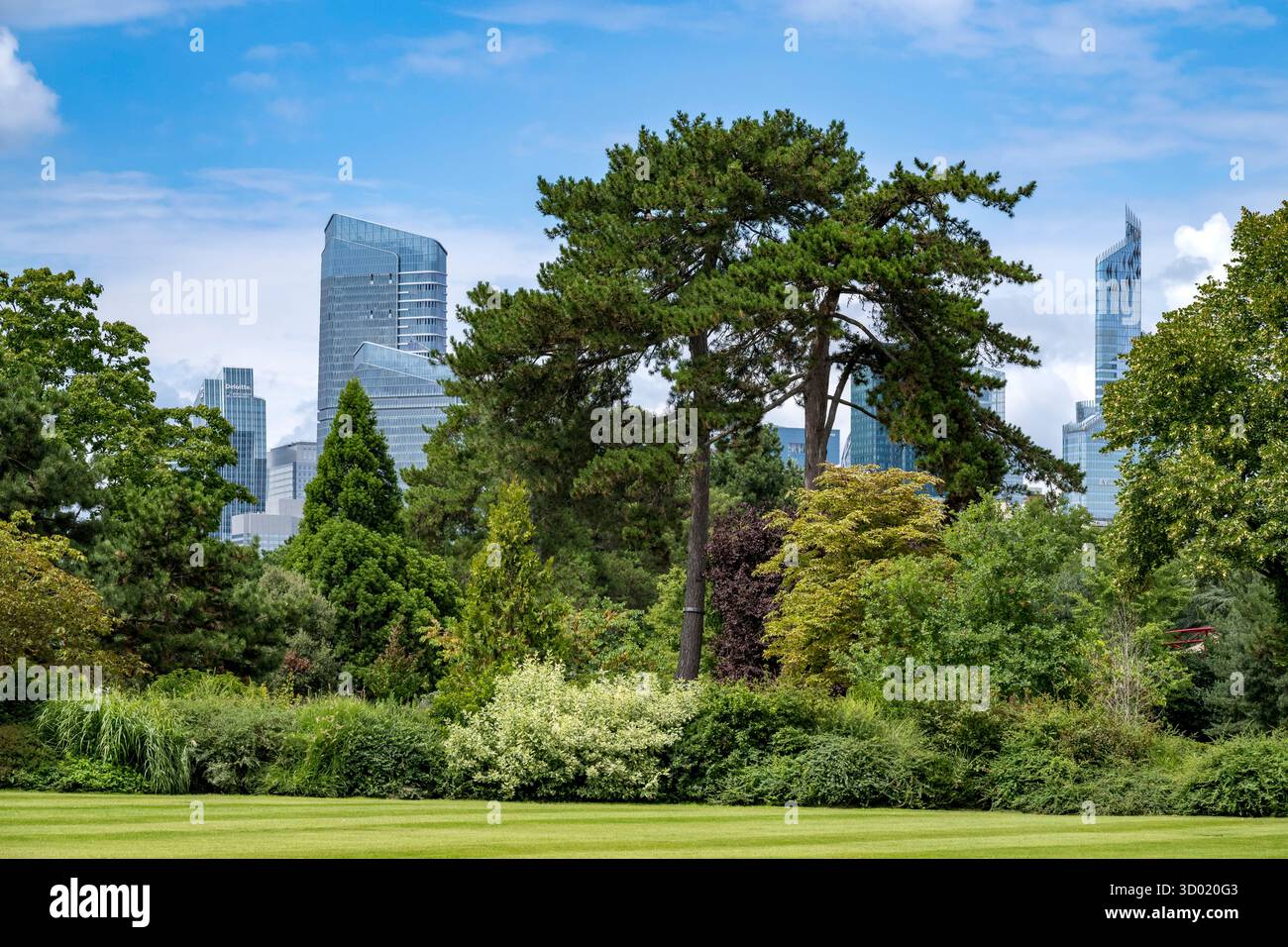 Frankreich, Paris, die Gebäude von La Défense vom Bois de Boulogne Stockfoto