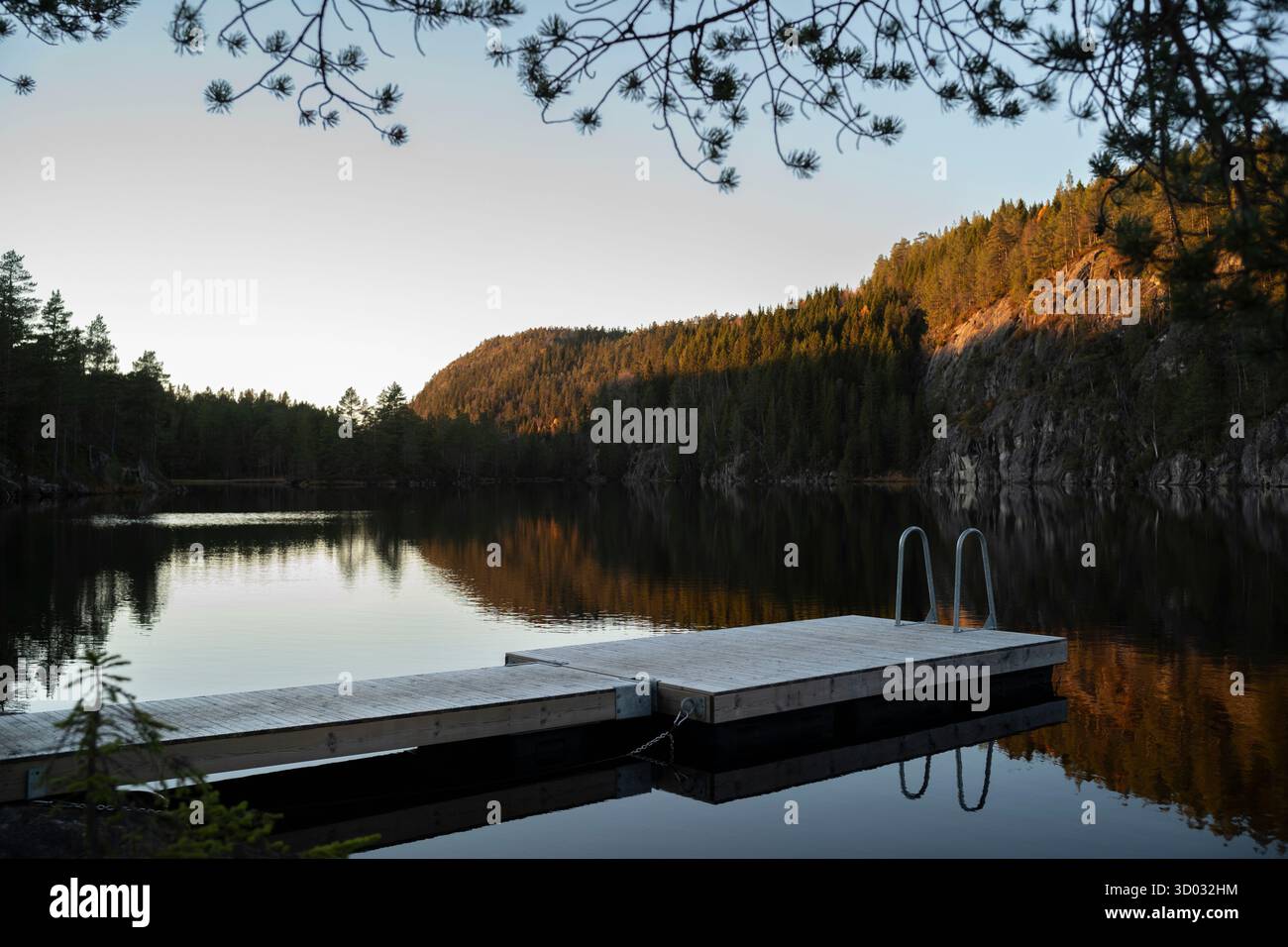 Velenvatna See, in der norwegischen Landschaft in den Bergen in der Nähe des Sees Flekkeren im Svanstul Gebiet von Grönland, Norwegen, Skandinavien Stockfoto