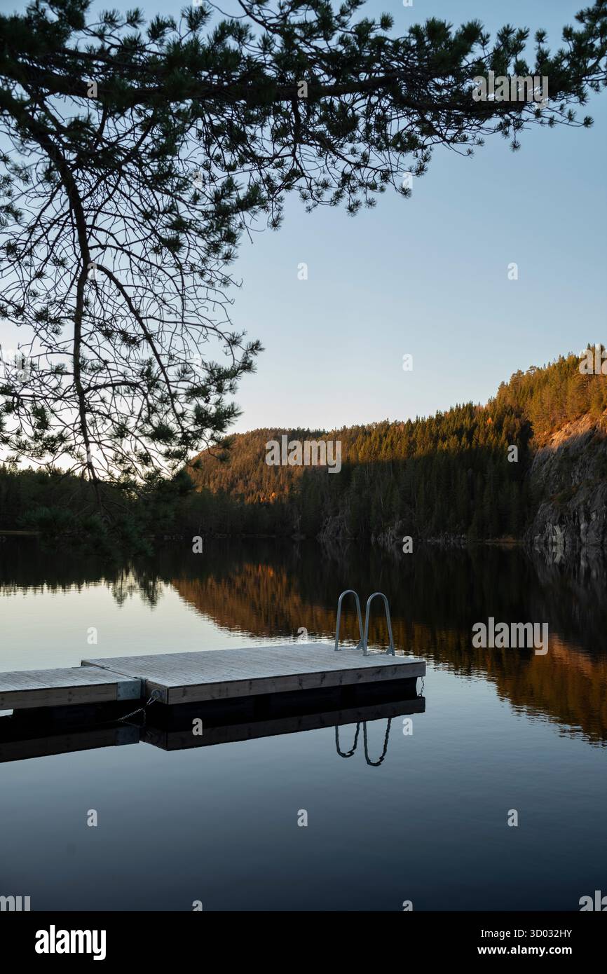 Velenvatna See, in der norwegischen Landschaft in den Bergen in der Nähe des Sees Flekkeren im Svanstul Gebiet von Grönland, Norwegen, Skandinavien Stockfoto