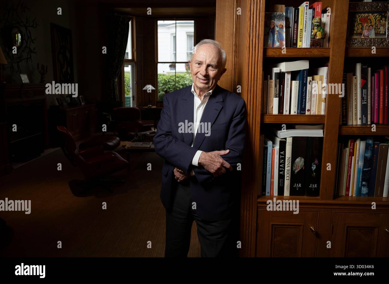 Michel-Yves Bolloré, Mitautor von God, the Science, the Evidence, fotografiert in seinem Londoner Haus in England, Großbritannien Stockfoto