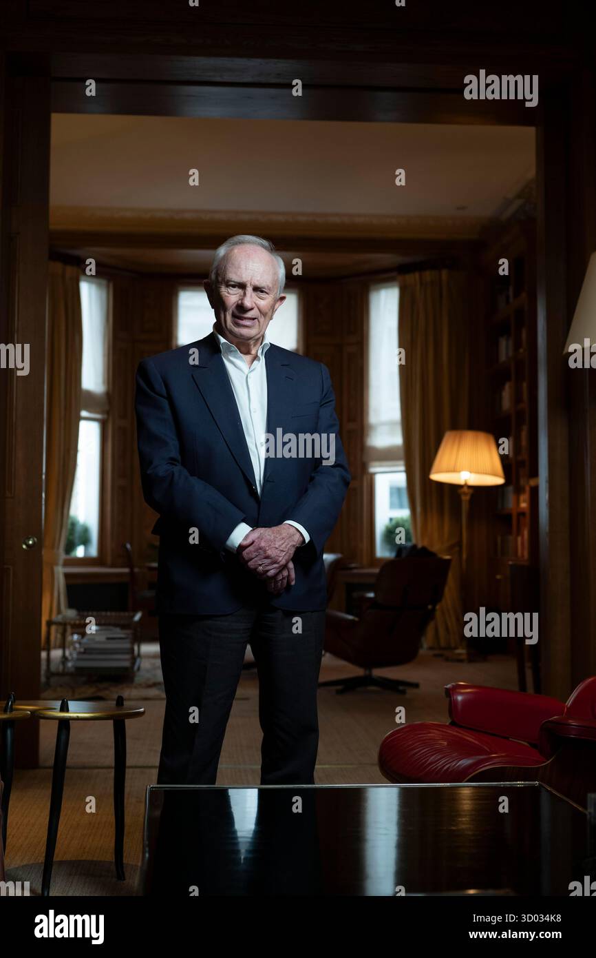 Michel-Yves Bolloré, Mitautor von God, the Science, the Evidence, fotografiert in seinem Londoner Haus in England, Großbritannien Stockfoto