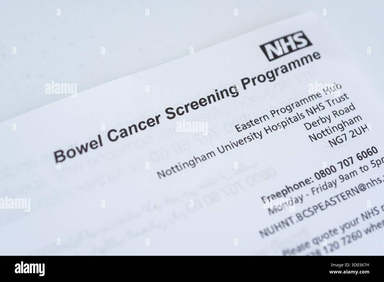 NHS Darmkrebs-Screening-Programm Ergebnisbrief nach Rückgabe eines Selbsttestkits zu Hause mit dem immunchemischen fäkalen Test (FIT) Stockfoto