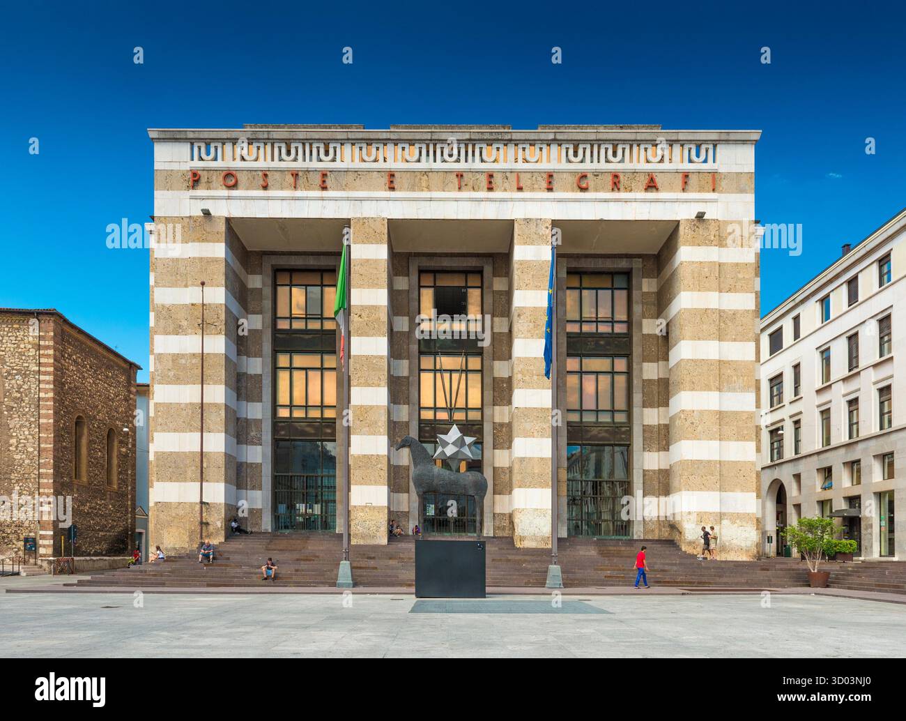 Brescia - Juli 2017, Italien: Main Post Office in Brescia auf dem Platz des Sieges (Piazza della Vittoria) Stockfoto Brescia - Juli 2017, Italien: Main Post Office in Brescia auf dem Platz des Sieges (Piazza della Vittoria) Stockfoto