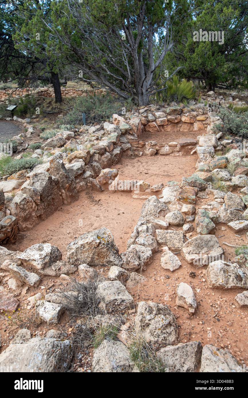 Grand Canyon National Park, Arizona - die toskanische Ruine am Südrand des Grand Canyon. Die Ruine ist Teil der Pueblo-II-Kultur und stammt aus dem Jahr 1185. Stockfoto