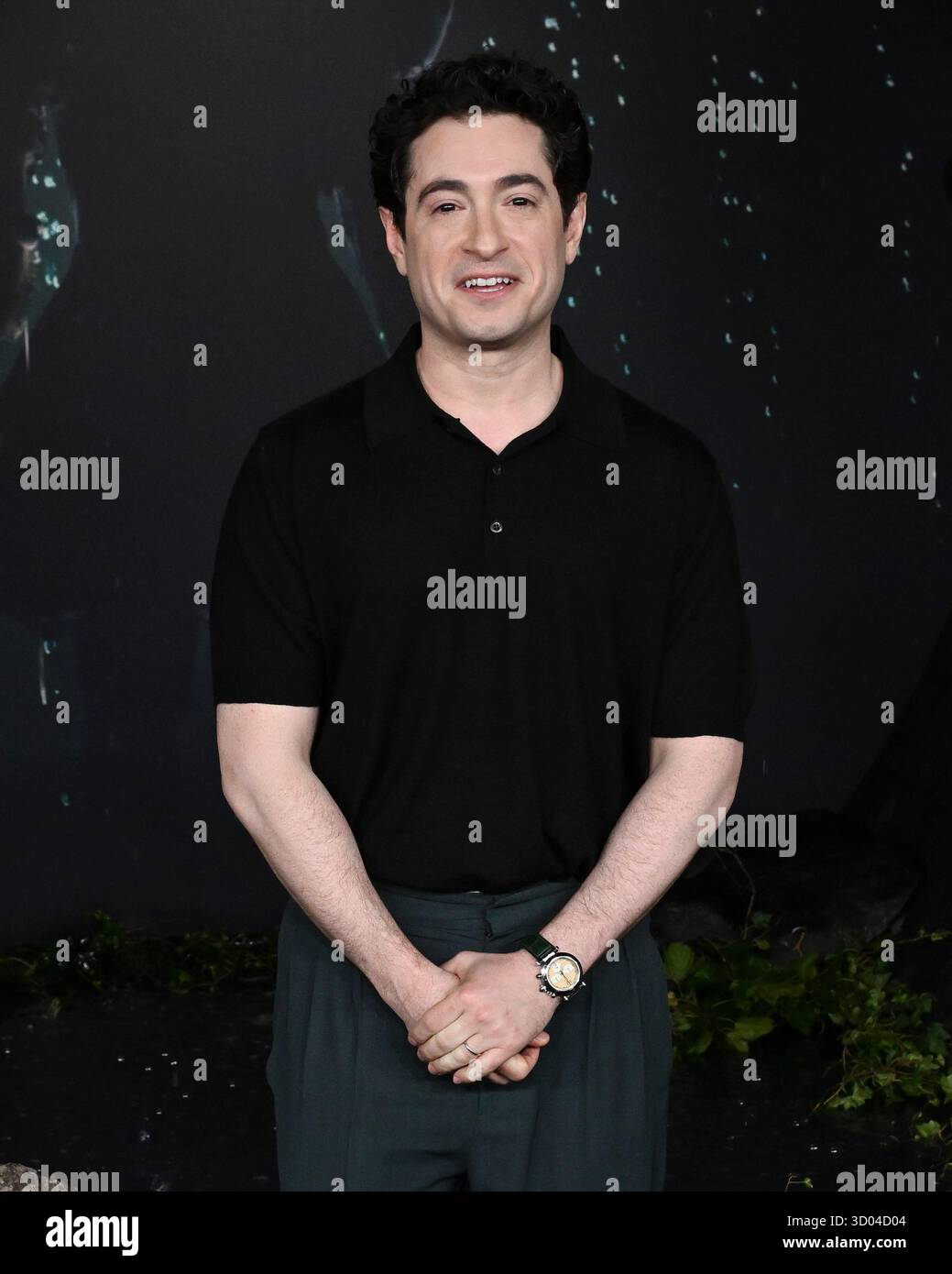 20. Oktober 2025, Burbank, Kalifornien, USA: US-amerikanischer Schauspieler und Drehbuchautor JASON FUCHS nimmt an der Original-Serie von HBO Teil â€œIT: Willkommen beim Derryâ Red Carpet Premiere Event. (Credit Image: © Billy Bennight/ZUMA Press Wire) NUR REDAKTIONELLE VERWENDUNG! Nicht für kommerzielle ZWECKE! Stockfoto