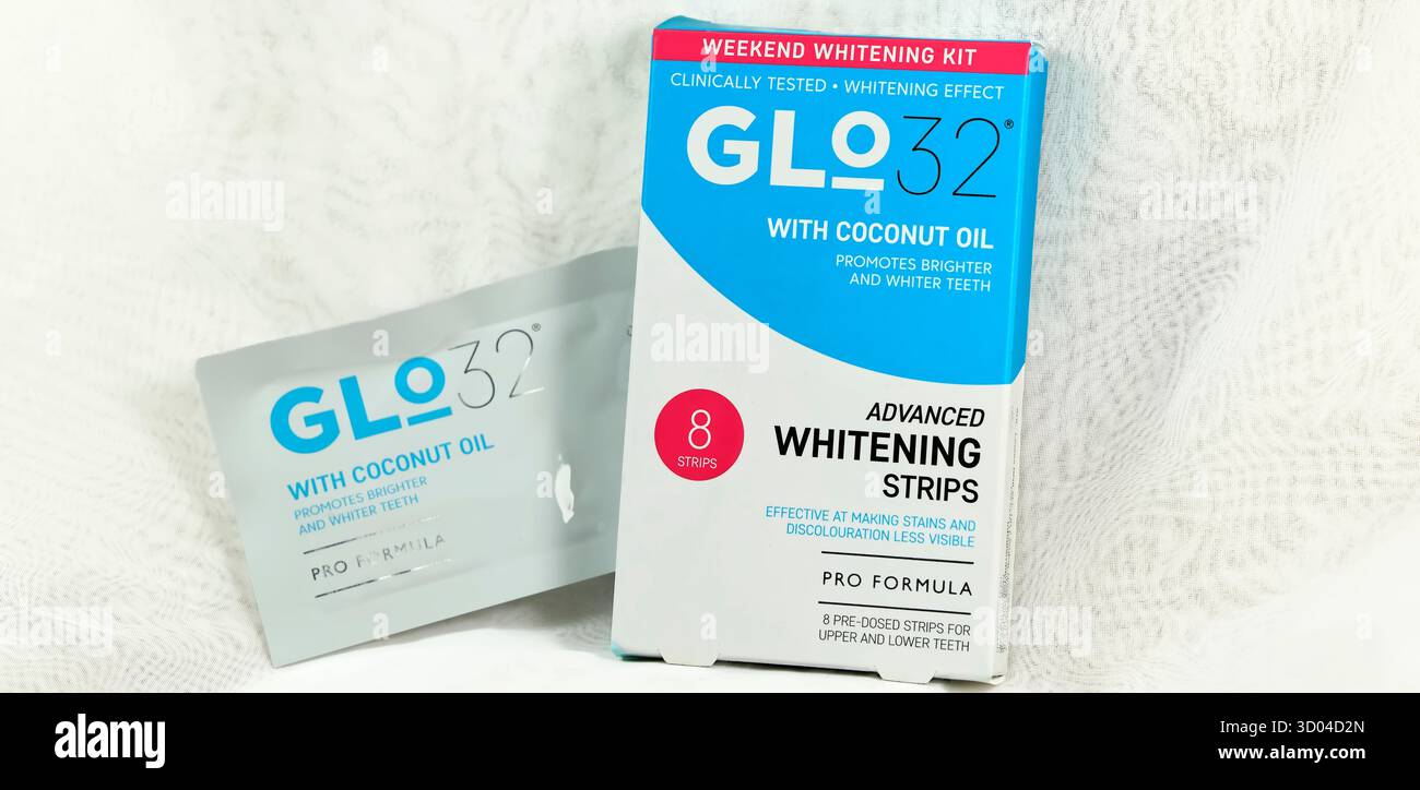 Foto von Glo32 Advanced Whitening Streifen caron und Beutel. Studio eingerichtet Stockfoto