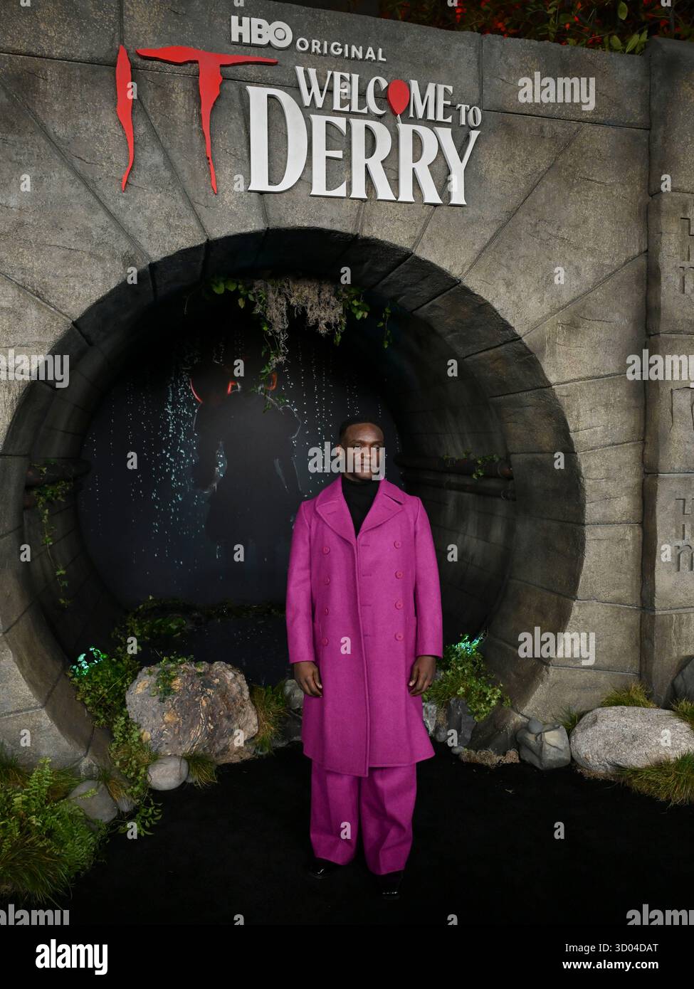 20. Oktober 2025, Burbank, Kalifornien, USA: US-amerikanischer Schauspieler CHRIS CHALK nimmt an HBO's Original Series Teil â€œIT: Willkommen beim Derryâ Red Carpet Premiere Event. (Credit Image: © Billy Bennight/ZUMA Press Wire) NUR REDAKTIONELLE VERWENDUNG! Nicht für kommerzielle ZWECKE! Stockfoto