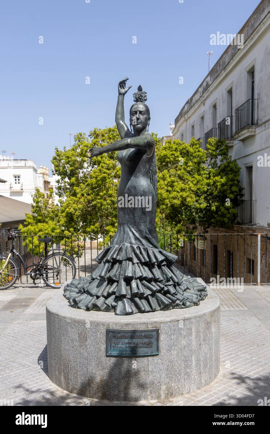 Cadiz, Spanien, Andalusien - 31. März 2025: Bronzemonument der Flamenco-Tänzerin Conchita Aranda Fosa in Tanzposition Stockfoto