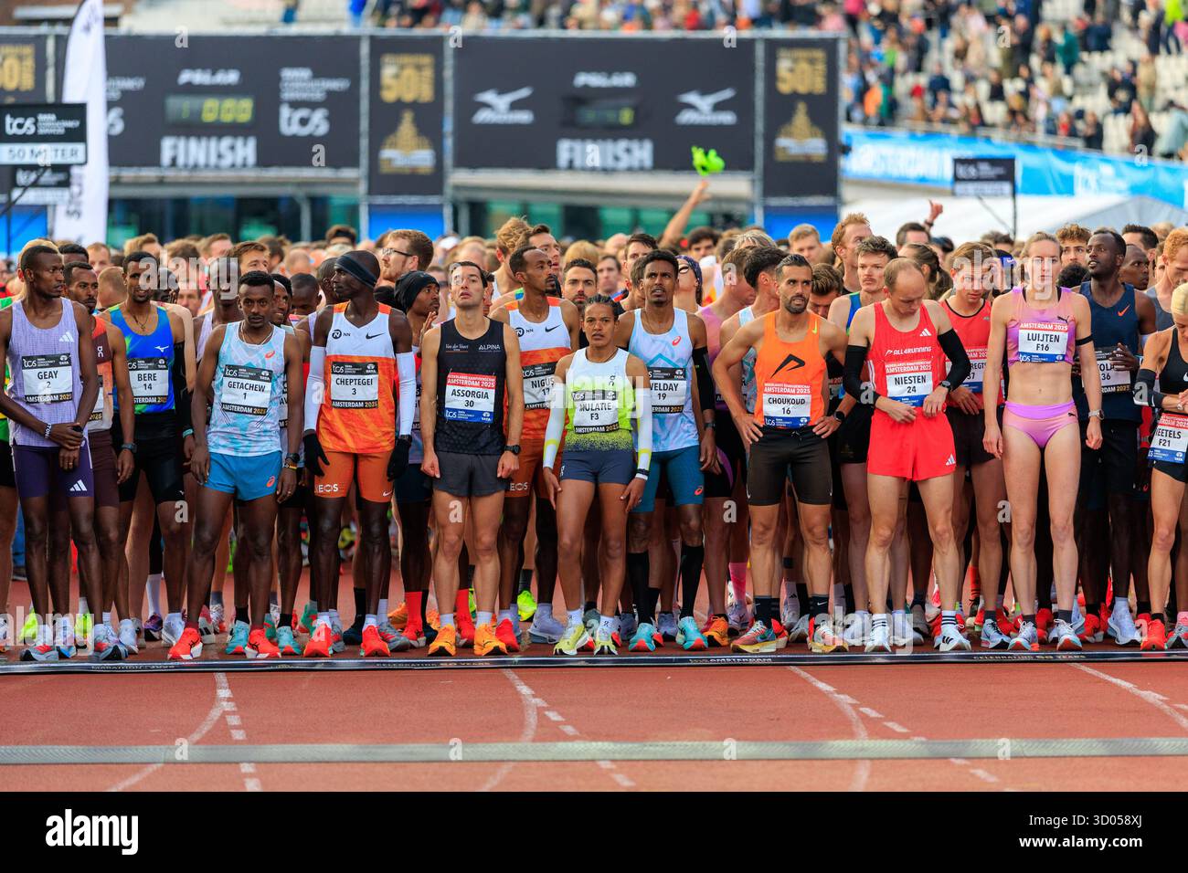 Amsterdam, Niederlande. Oktober 2025. AMSTERDAM, NIEDERLANDE - 19. OKTOBER: Während des TCS Amsterdam Marathon im Olympiastadion am 19. Oktober 2025 in Amsterdam, Niederlande. (Foto: Marcel van Plateringen/Orange Pictures) Credit: Orange Pics BV/Alamy Live News Stockfoto