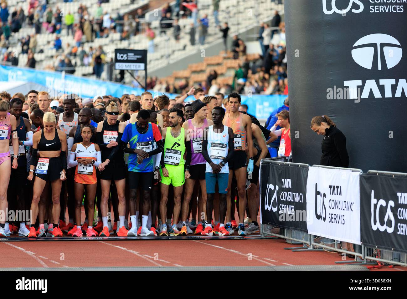 Amsterdam, Niederlande. Oktober 2025. AMSTERDAM, NIEDERLANDE - 19. OKTOBER: Während des TCS Amsterdam Marathon im Olympiastadion am 19. Oktober 2025 in Amsterdam, Niederlande. (Foto: Marcel van Plateringen/Orange Pictures) Credit: Orange Pics BV/Alamy Live News Stockfoto