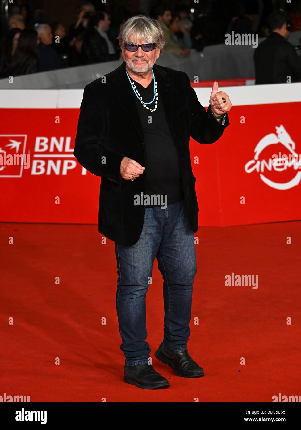 Rome Cinema fest 2025, Evening 7 - Film „Rino Gaetano Sempre più Blu“ auf rotem Teppich Im Bild: Tony Esposito Credit: Independent Photo Agency Srl/Alamy Live News Stockfoto