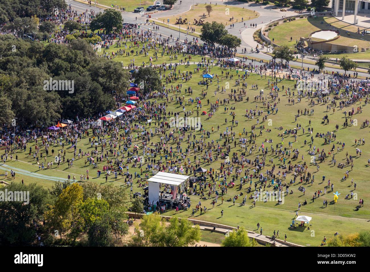 No Kings Protest Austin, Texas, 18. Oktober 2025 endet im Auditorium Shores Stockfoto
