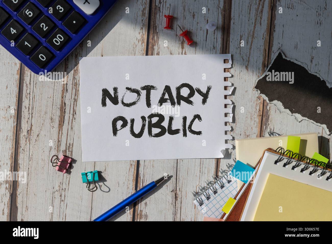 Ein Notizbuch mit dem NOTAR auf weißem Hintergrund Stockfoto