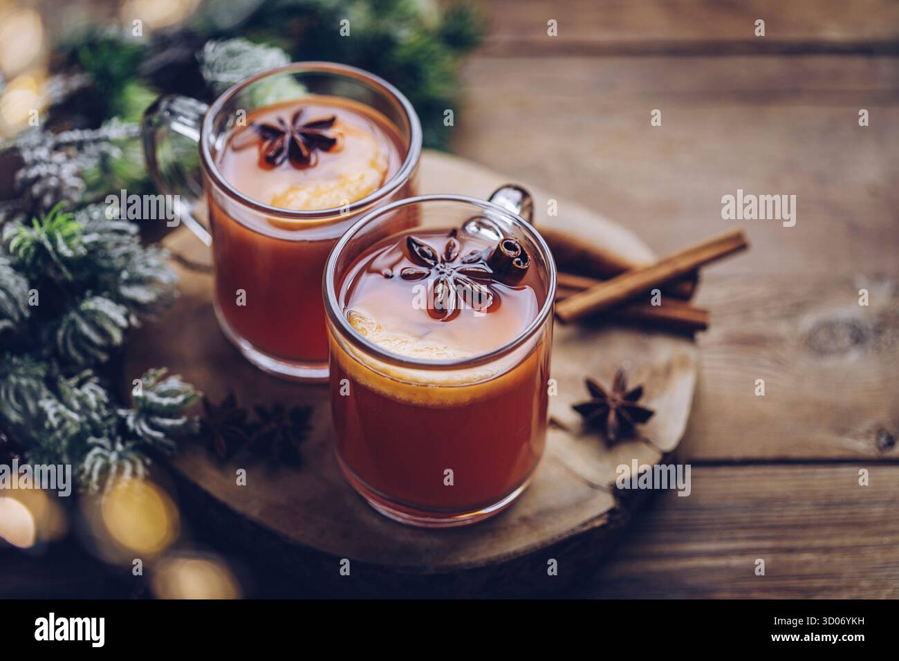 Heißer Apfel-Mulled-Wein Stockfoto