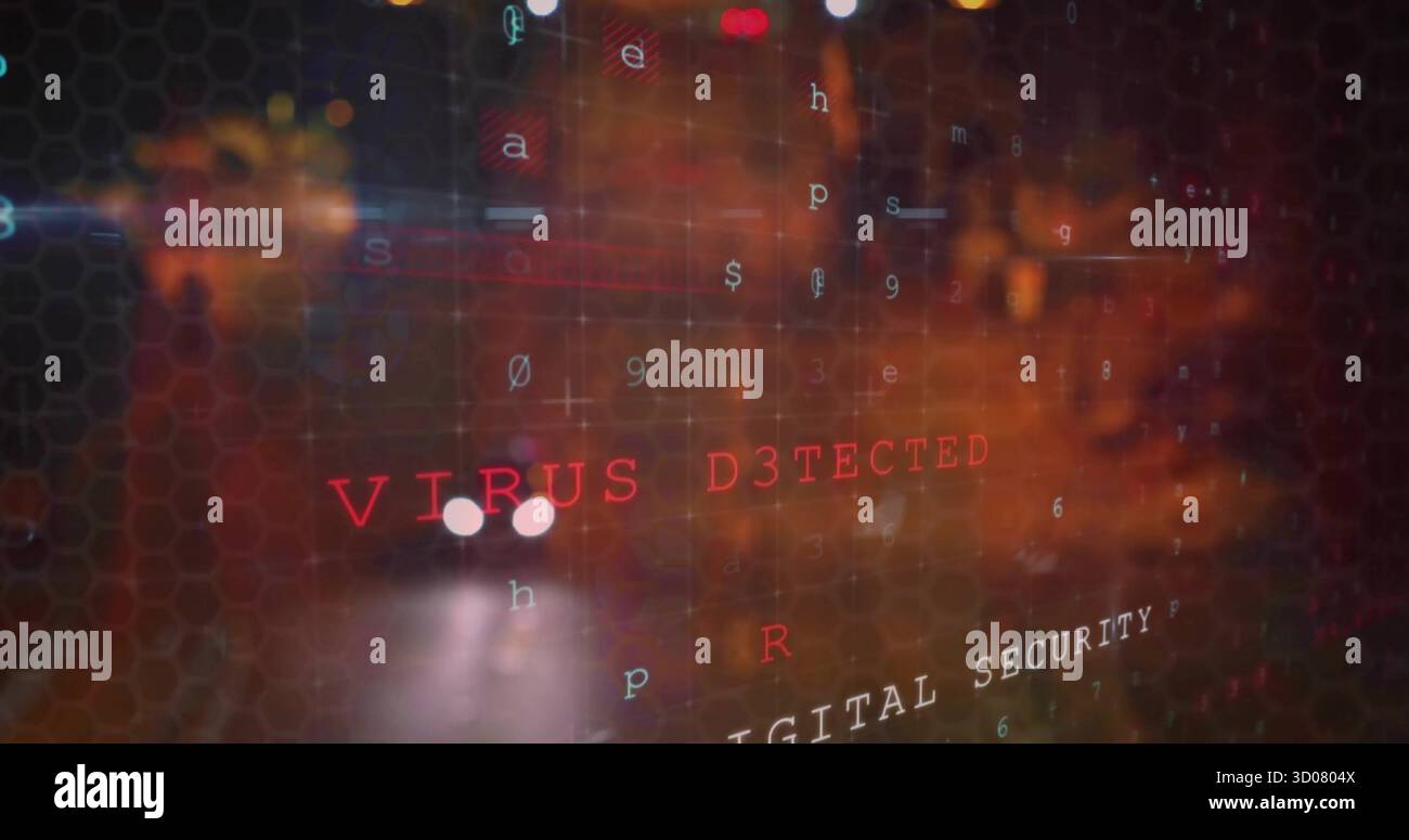 Anzeige des roten VIRUS D3TECTED Alarm überlagert Autolampen auf der Nachtstraße, mit Hexadezimalraster und Code Stockfoto