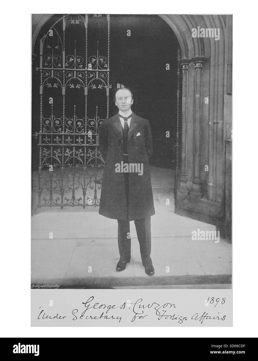 Lord Curzon, Mr. George Nathaniel Curzon. 1898. Vintage-Archivfotografie von Benjamin Stone, parlamentarische Szenen und Porträts aus den 1890er-1900er-Jahren Stockfoto