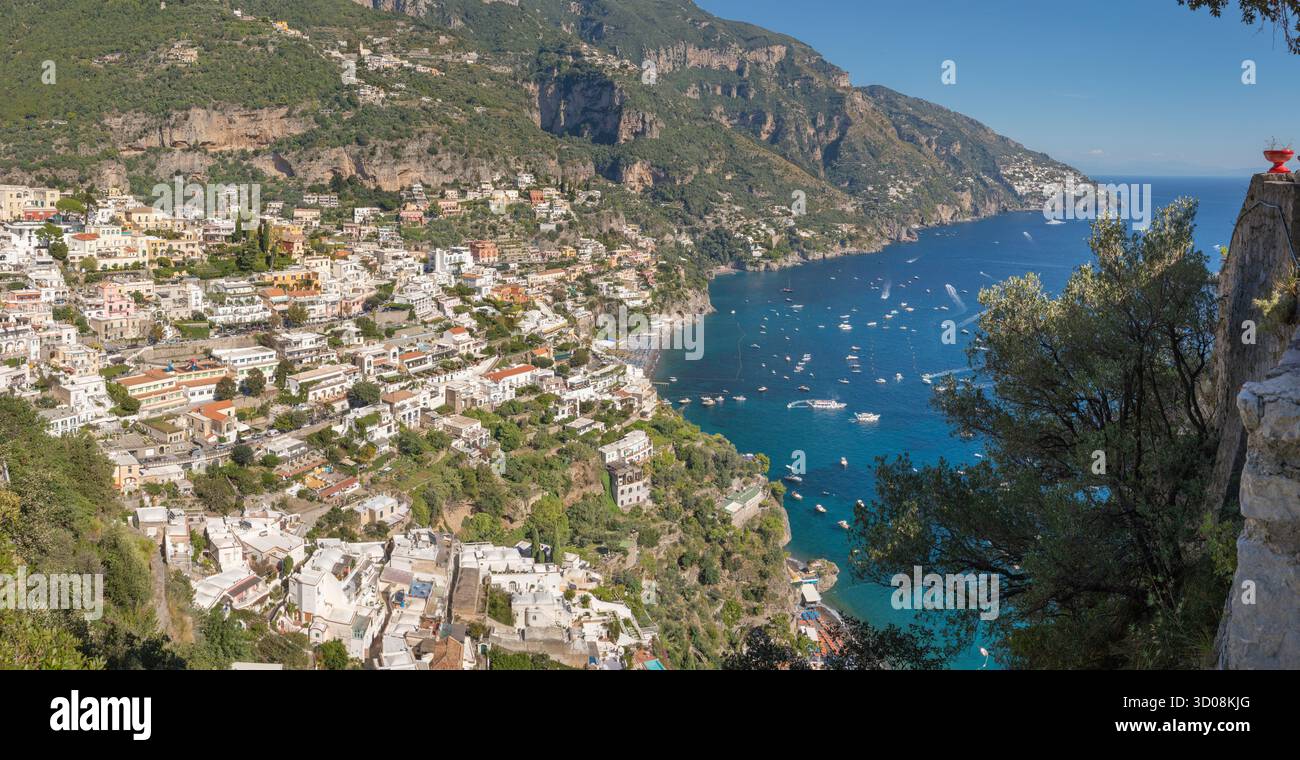 Positano - Amalfiküste - das Stadtbild mit der Küste Stockfoto