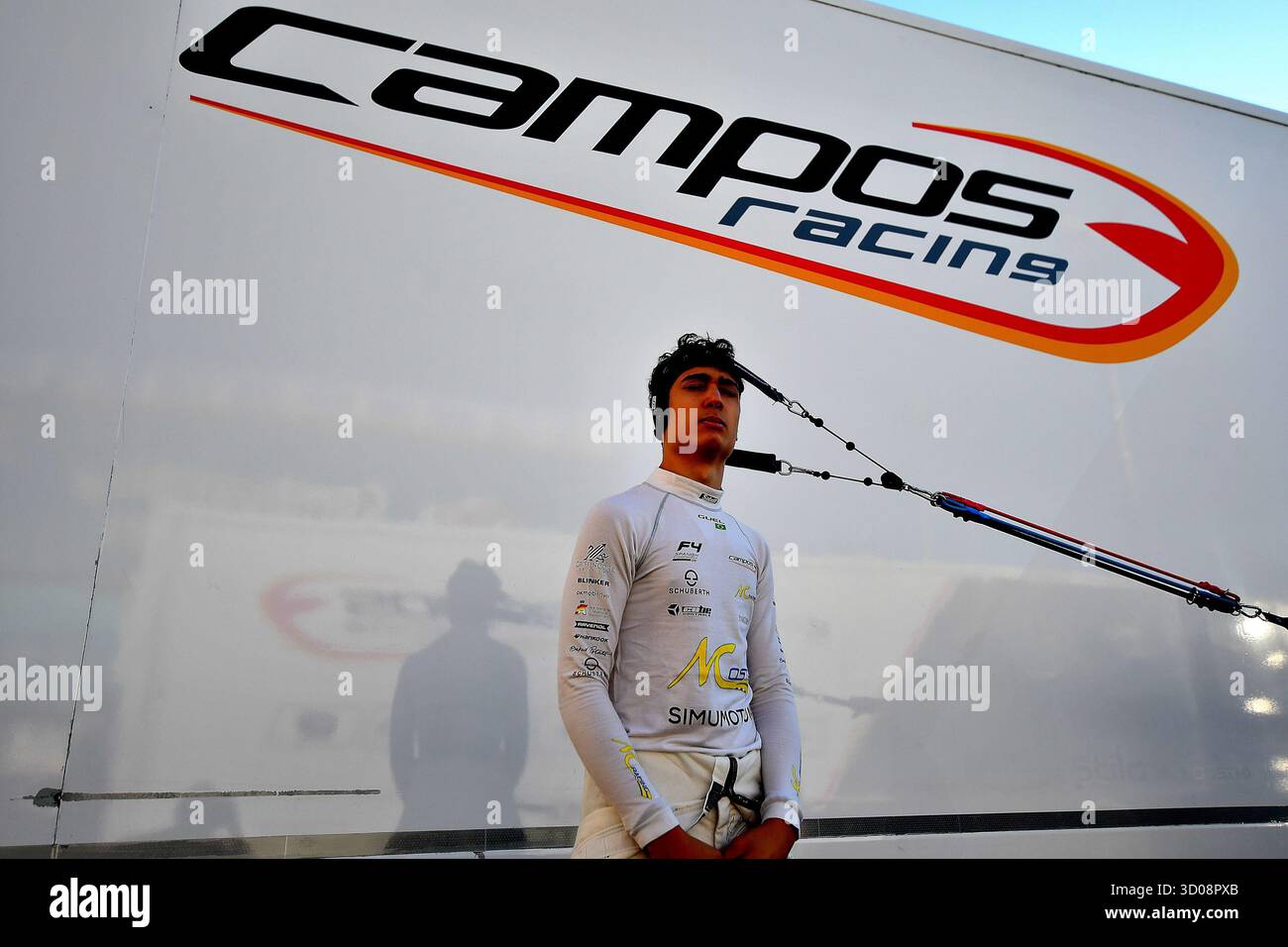 Der brasilianische Fahrer Miguel Costa wärmt sich vor dem Qualifying am samstag auf Stockfoto